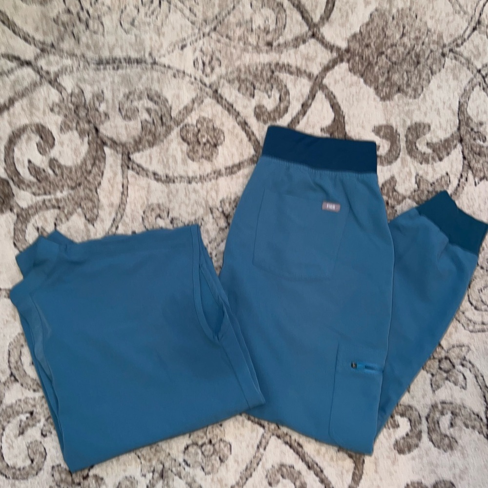 Figs scrubs